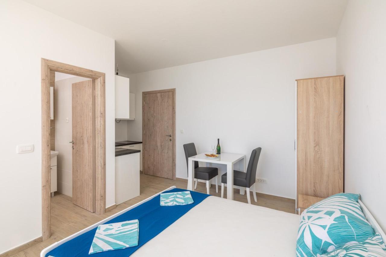 Absolute Beach Holidays Apartamento Dugi Rat Exterior foto