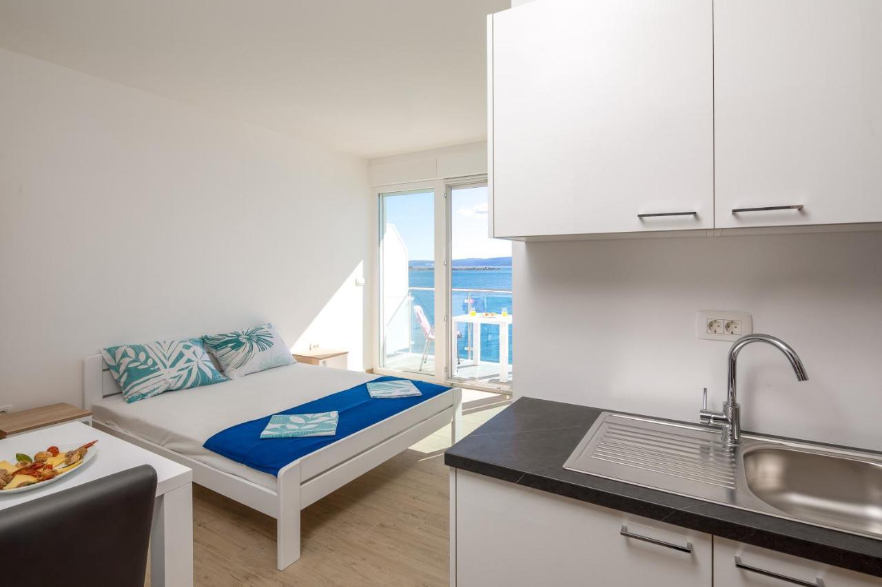Absolute Beach Holidays Apartamento Dugi Rat Exterior foto