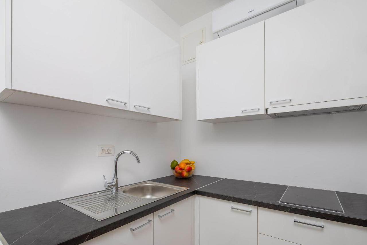 Absolute Beach Holidays Apartamento Dugi Rat Exterior foto