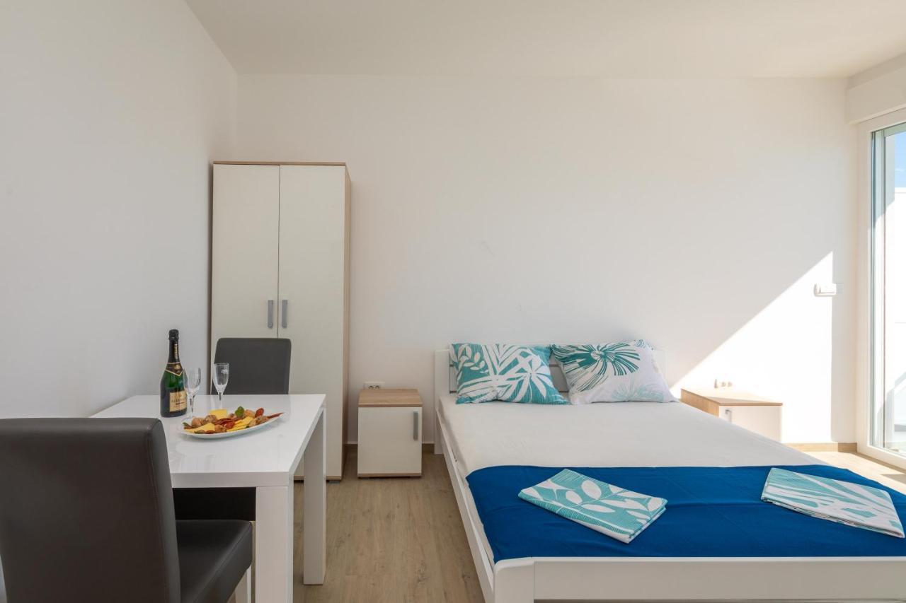 Absolute Beach Holidays Apartamento Dugi Rat Exterior foto