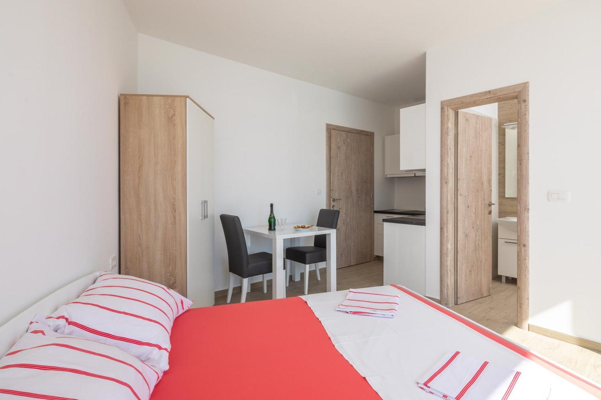 Absolute Beach Holidays Apartamento Dugi Rat Exterior foto