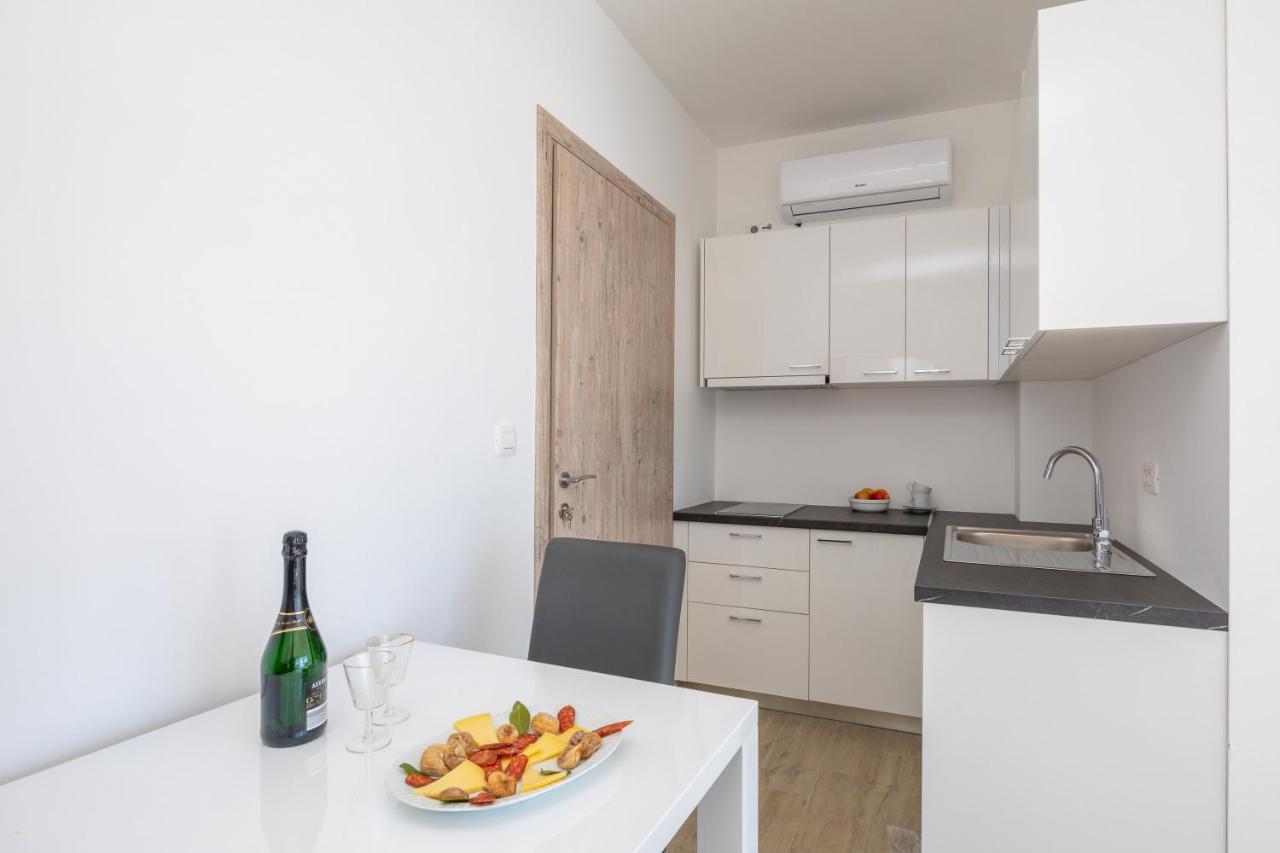 Absolute Beach Holidays Apartamento Dugi Rat Exterior foto